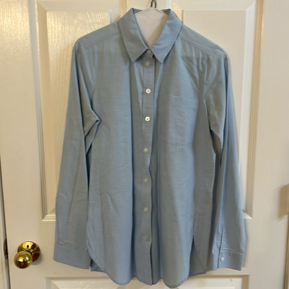 Athleta buttondown long sleeve shirt, blue size XXS
